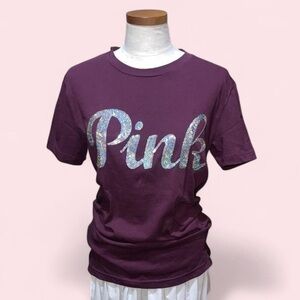 NWT Victoria’s Secret PINK Campus Bling Logo Tee Sz XS in Burgundy 100% Cotton